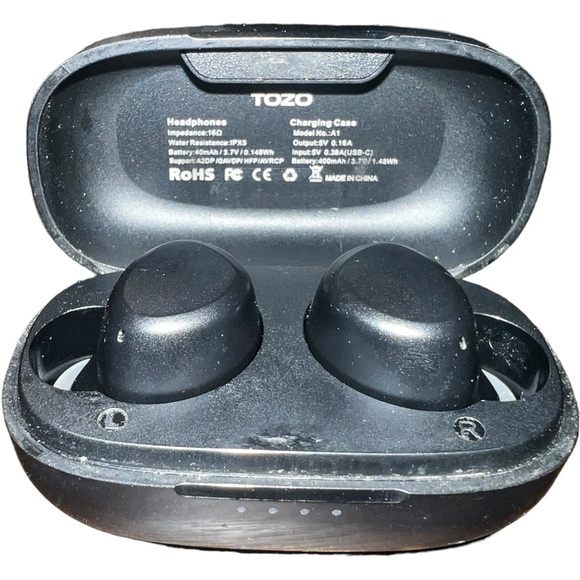 Bluetooth earbuds with charging case - Picture 1 of 3